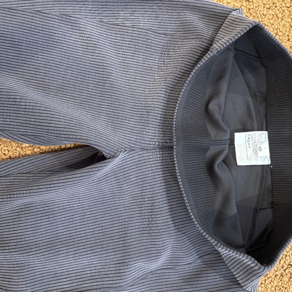 Lululemon - Picture 1 of 3